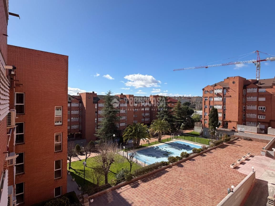 Vista exterior de Pis de lloguer en  Madrid Capital amb Calefacció i Piscina comunitària