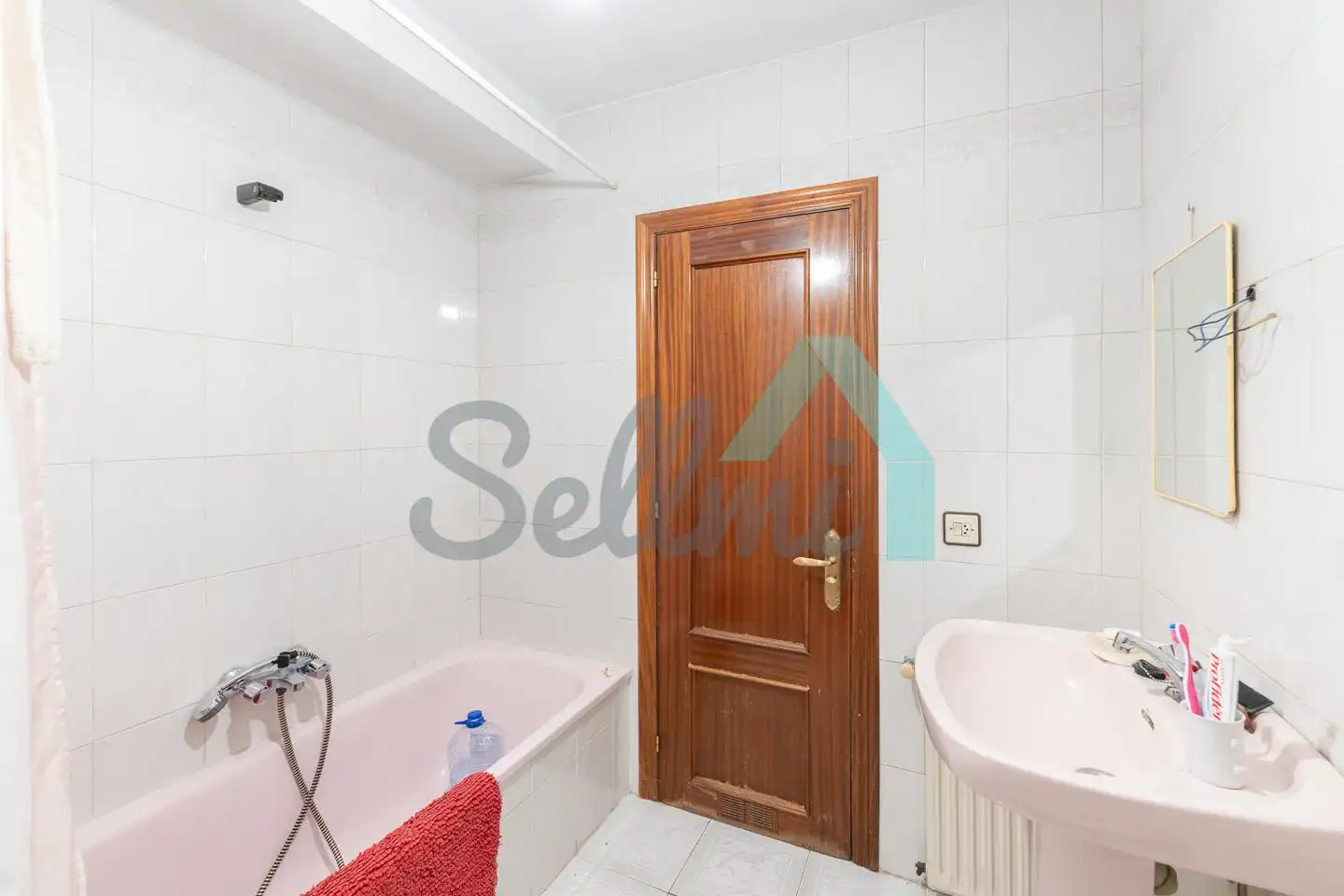 Badezimmer von Wohnung zum Verkauf in Lena mit Heizung, Parkett und Terrasse