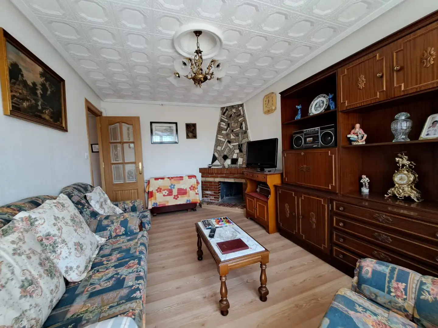 Sala de estar de Casa o chalet en venta en Villasabariego con Calefacción, Parquet y Amueblado