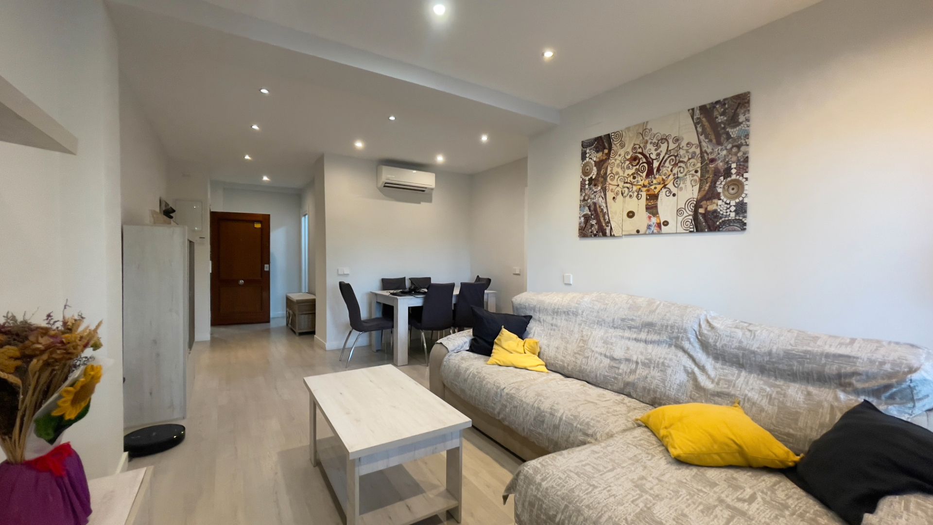 Living room of Flat to rent in  Madrid Capital  with Air Conditioner, Heating and Parquet flooring