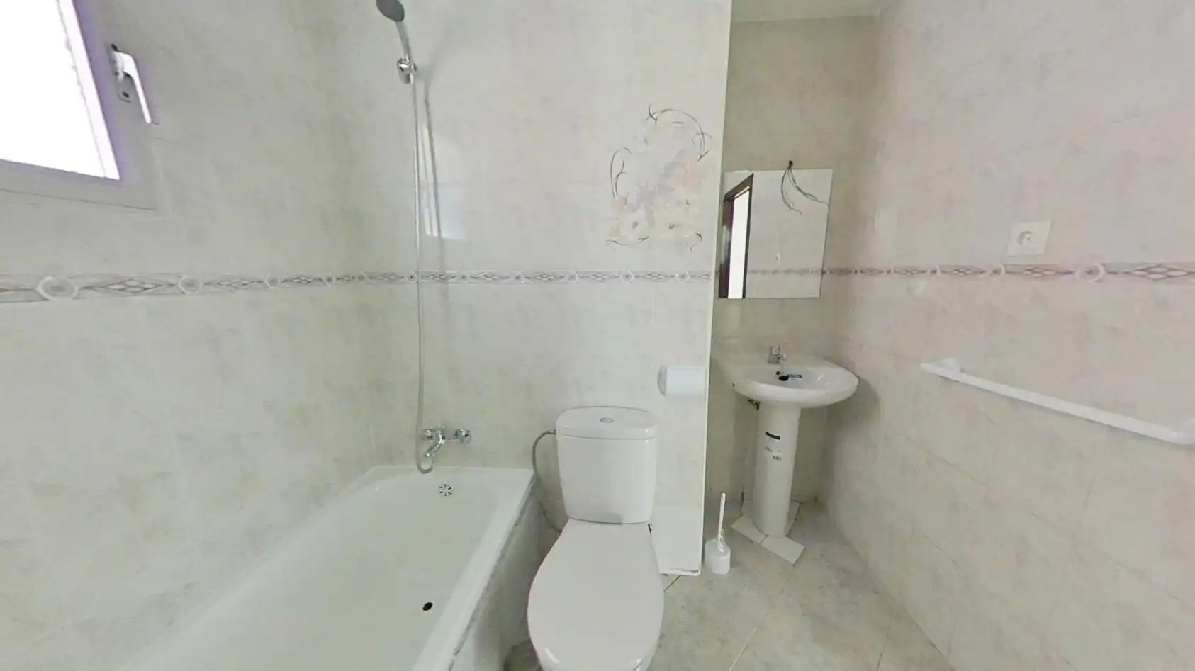 Baño de Piso en venta en Fuenlabrada con Calefacción