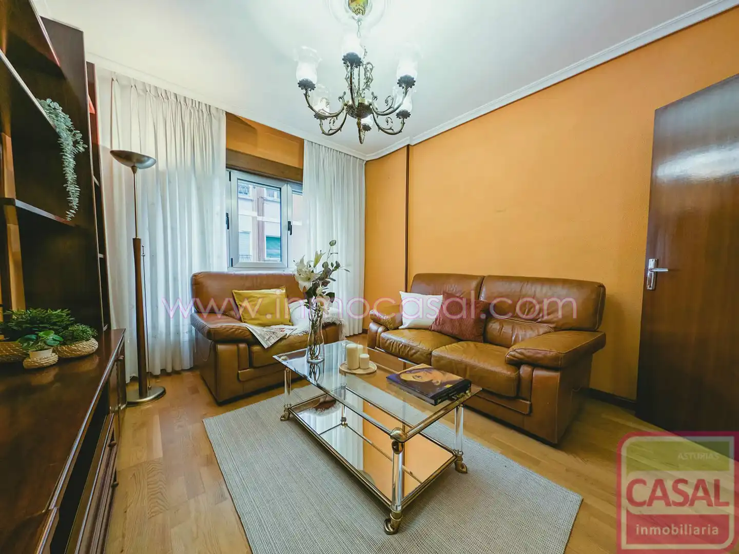 Sala de estar de Piso en venta en Mieres (Asturias) con Calefacción, Trastero y Amueblado