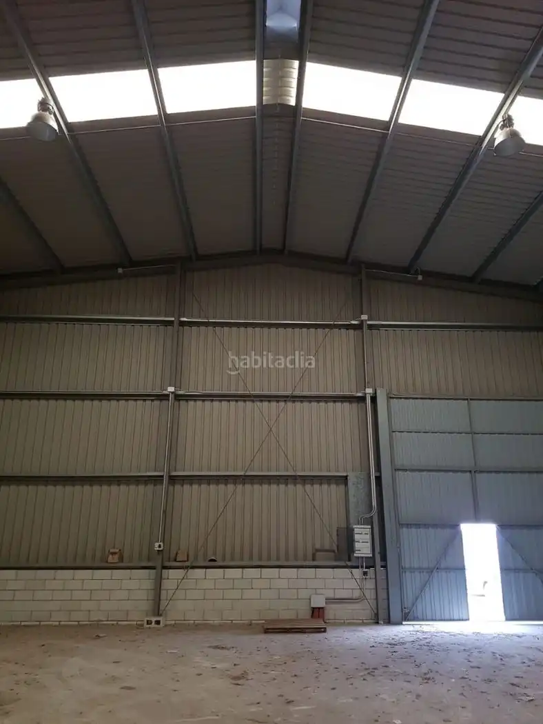 Nave industrial in affitto a Calle Alejandro Casona 67