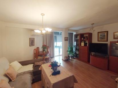 Living room of Flat for sale in  Sevilla Capital  with Air Conditioner and Terrace