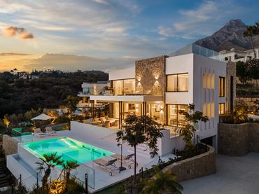 Casa amb balcó en venda a Milla de Oro