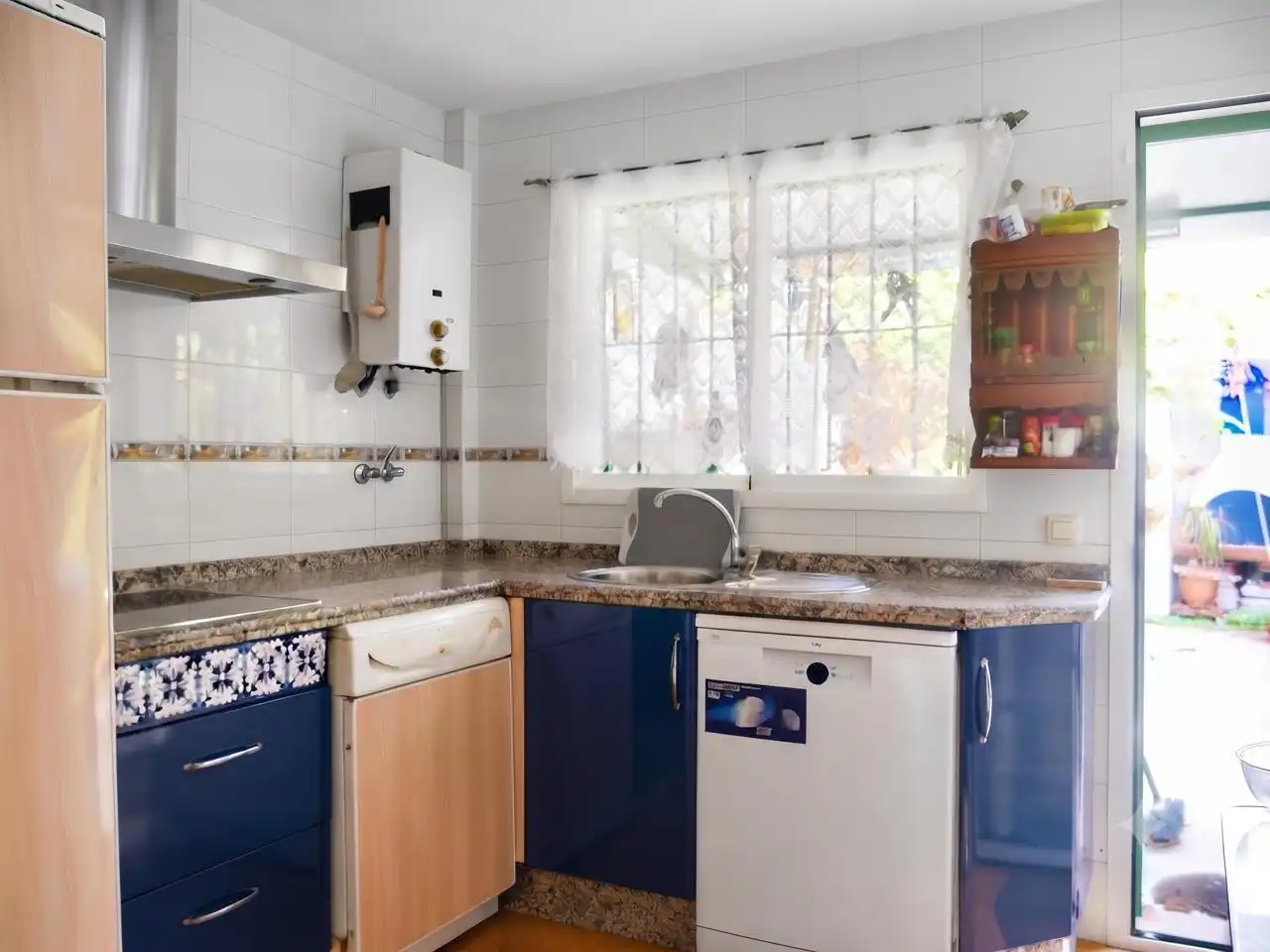 Kitchen of Detached homes for sale in Bollullos de la Mitación  with Air Conditioner, Private garden and Terrace
