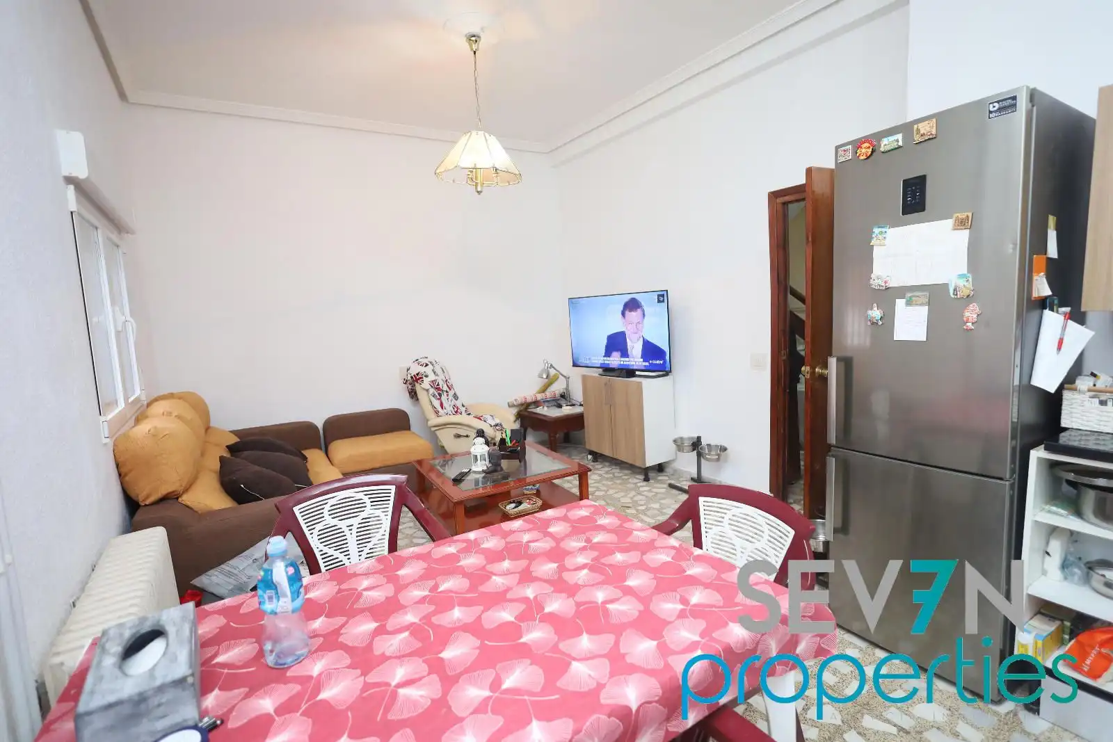 Sala de estar de Casa adosada en venta en Camarena con Aire acondicionado, Calefacción y Jardín privado