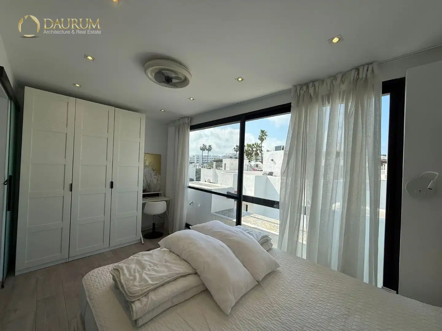 Dormitori de Casa adosada en venda en Marbella amb Aire condicionat, Calefacció i Parquet