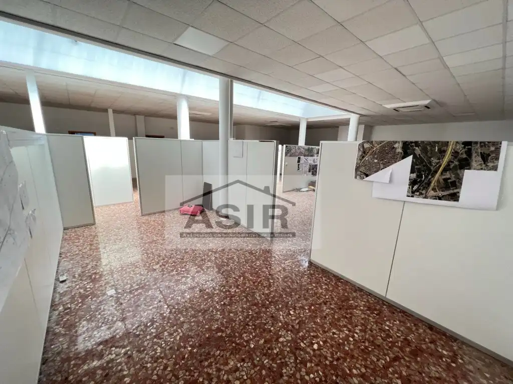 Industrial buildings for rent in Favara