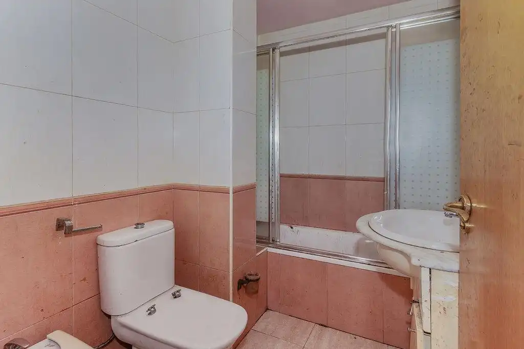 Bathroom of Flat for sale in Magraners