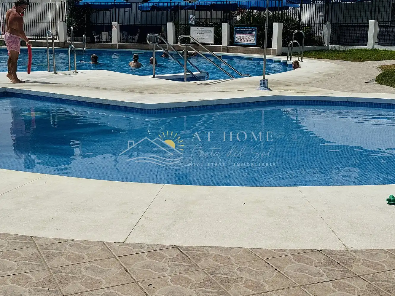 Piscina de Apartamento de alquiler en Nerja con Terraza, Piscina y Horno