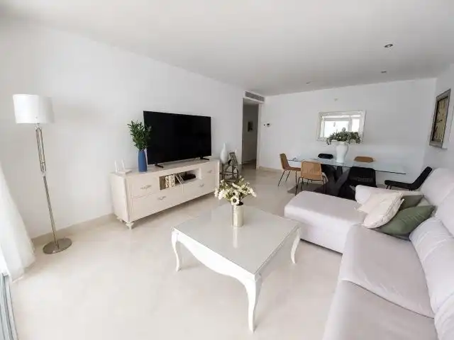 Sala d'estar de Pis de lloguer en Manilva amb Aire condicionat, Calefacció i Jardí privat