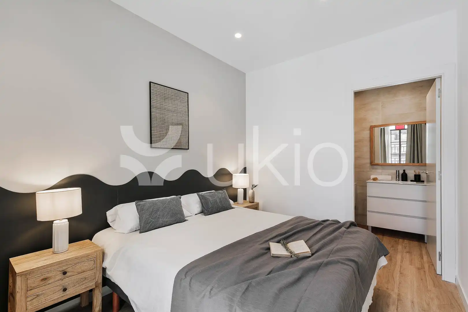 Dormitori de Apartament de lloguer en Barcelona amb Aire condicionat, Calefacció i Moblat