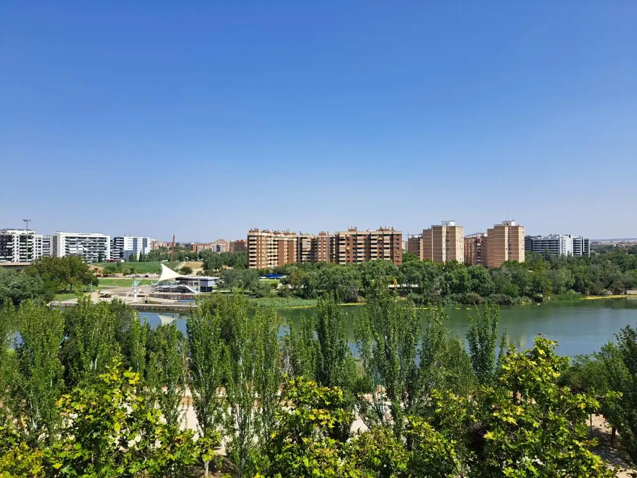 Vista exterior de Pis en venda en Zaragoza amb Calefacció