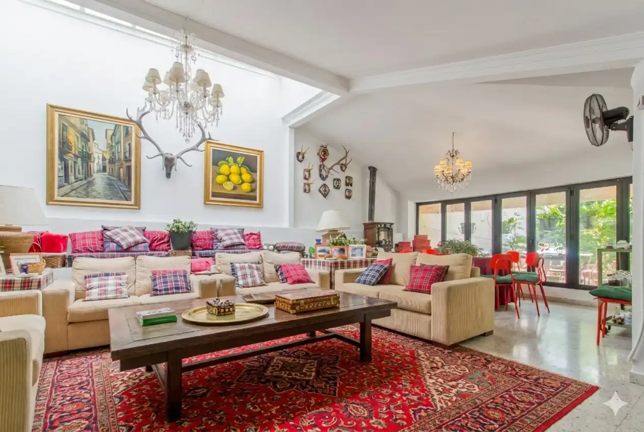 Sala d'estar de Casa o xalet en venda en Las Rozas de Madrid amb Aire condicionat, Calefacció i Jardí privat