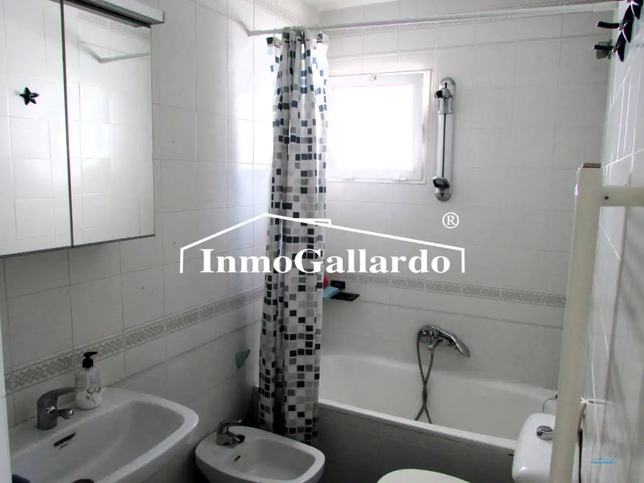 Bany de Casa adosada en venda en Rincón de la Victoria amb Jardí privat, Terrassa i Piscina comunitària