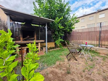 Adossat amb jardí en venda a Castellbisbal