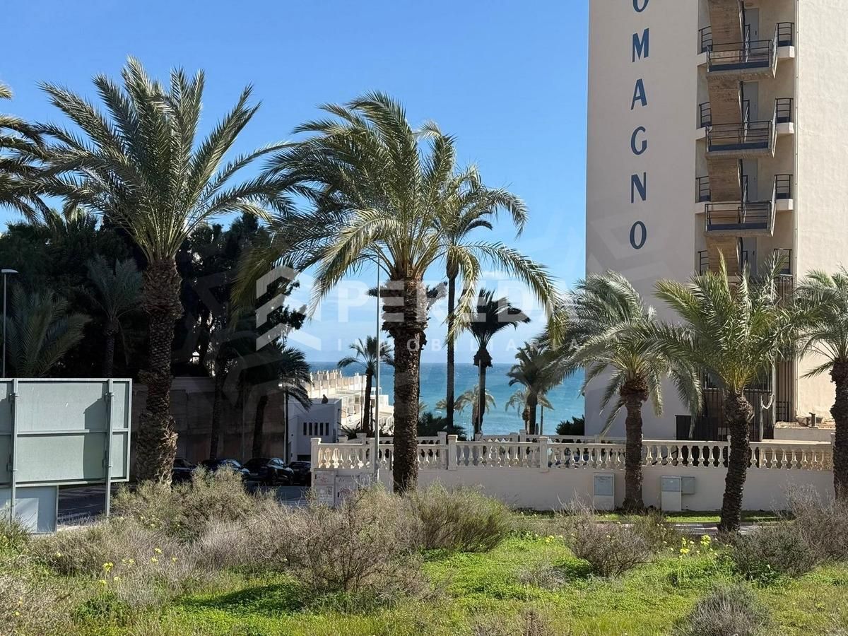 Vista exterior de Residencial en venda en Roquetas de Mar