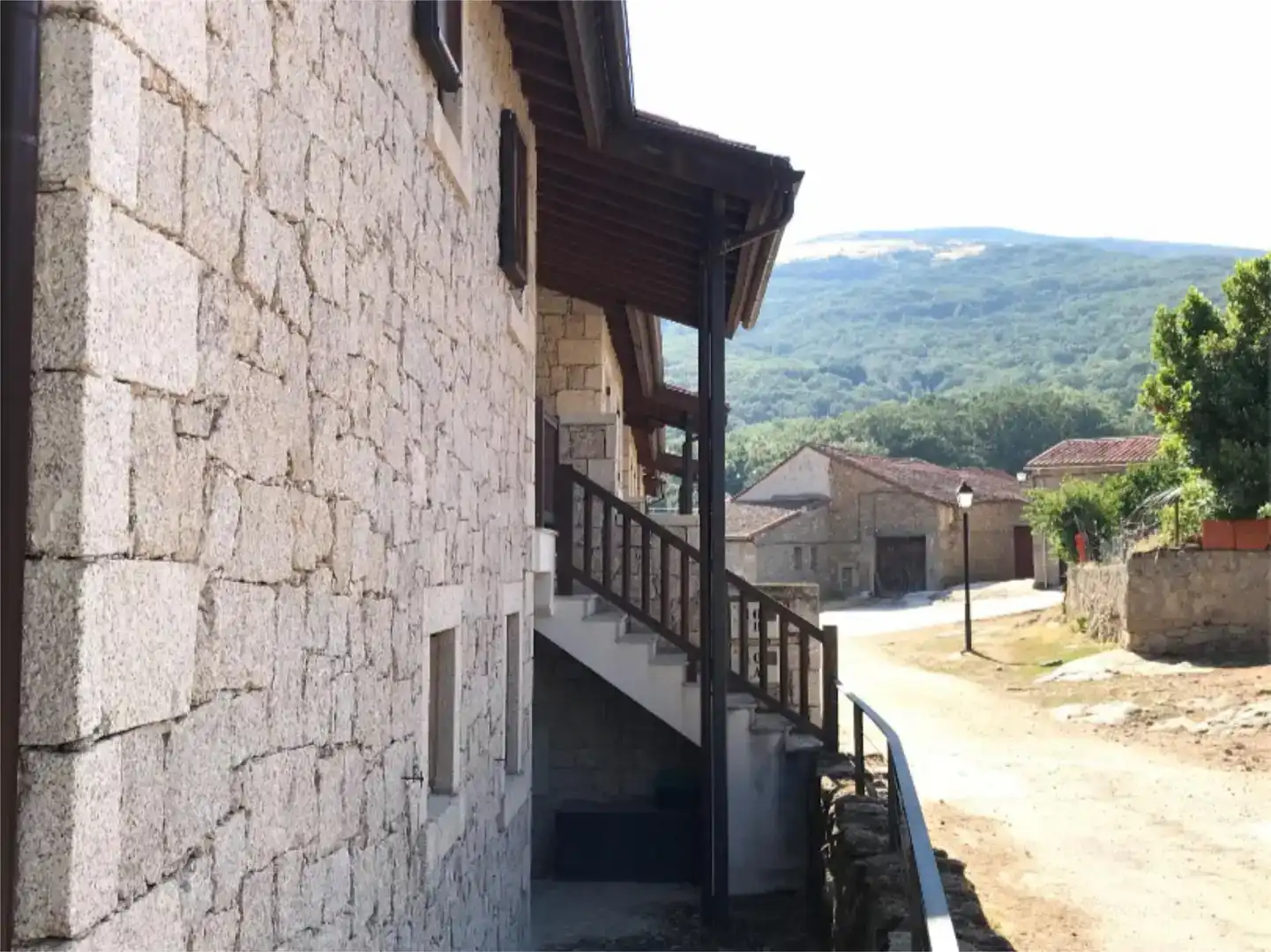 Vista exterior de Casa adosada en venda en Solana de Ávila amb Jardí privat, Balcó i Piscina comunitària