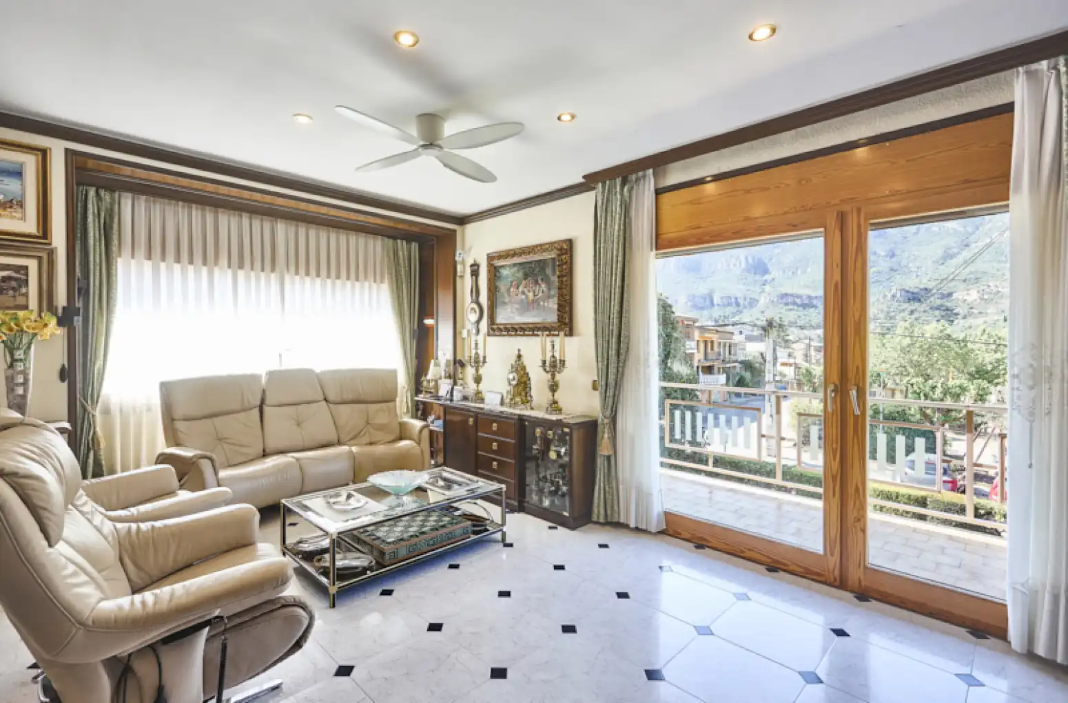 Sala de estar de Casa o chalet en venta en Monistrol de Montserrat con Aire acondicionado, Calefacción y Jardín privado