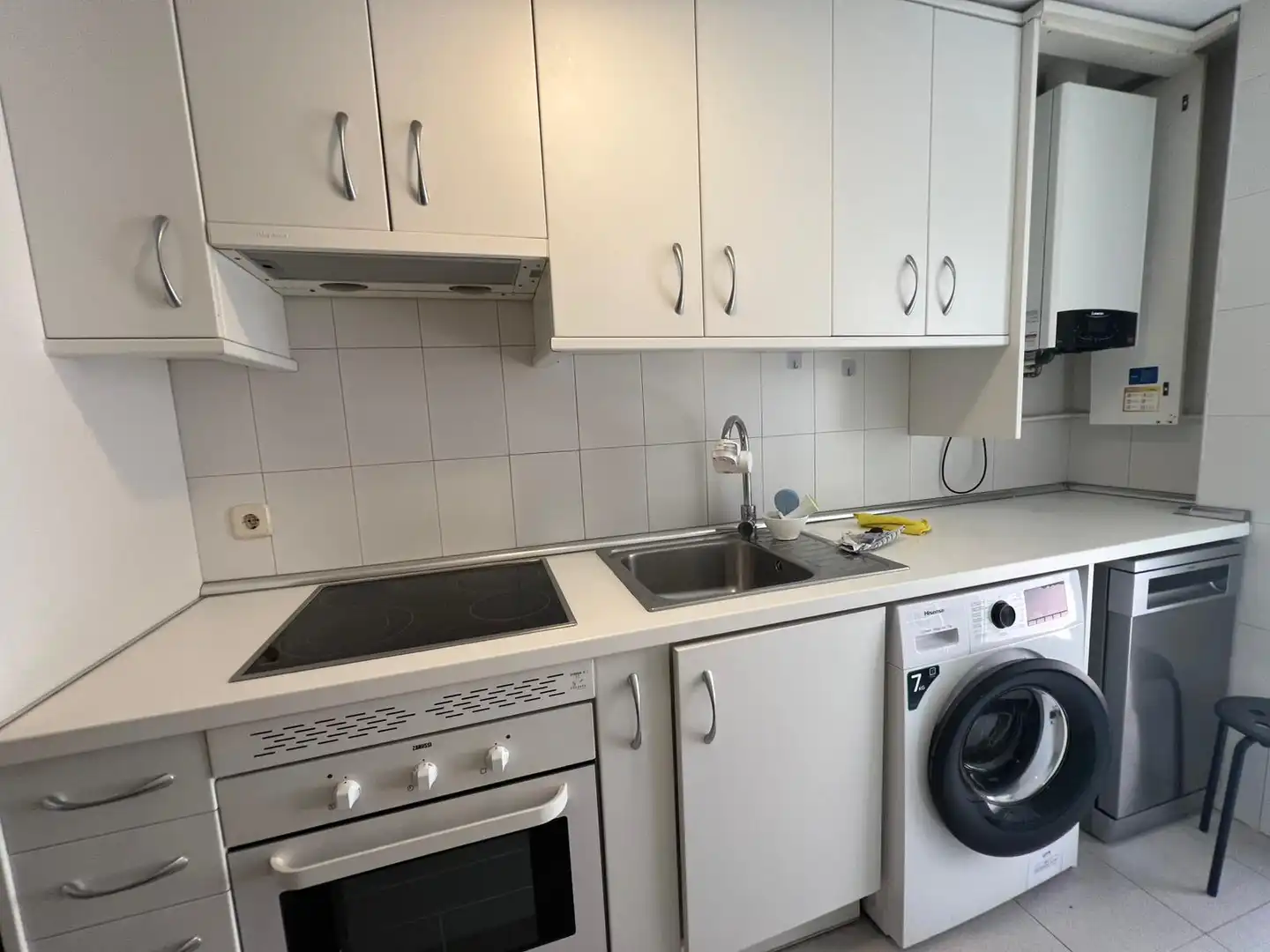 Kitchen of Flat for share in Madrid  with Heating, Furnished and Oven