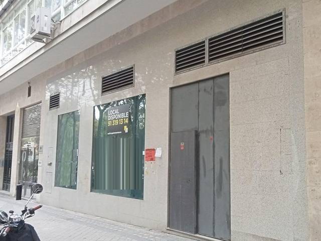 Local comercial en Alquiler en  PROFESOR WAKSMAN, 12 en Hispanoamérica - Bernabéu
