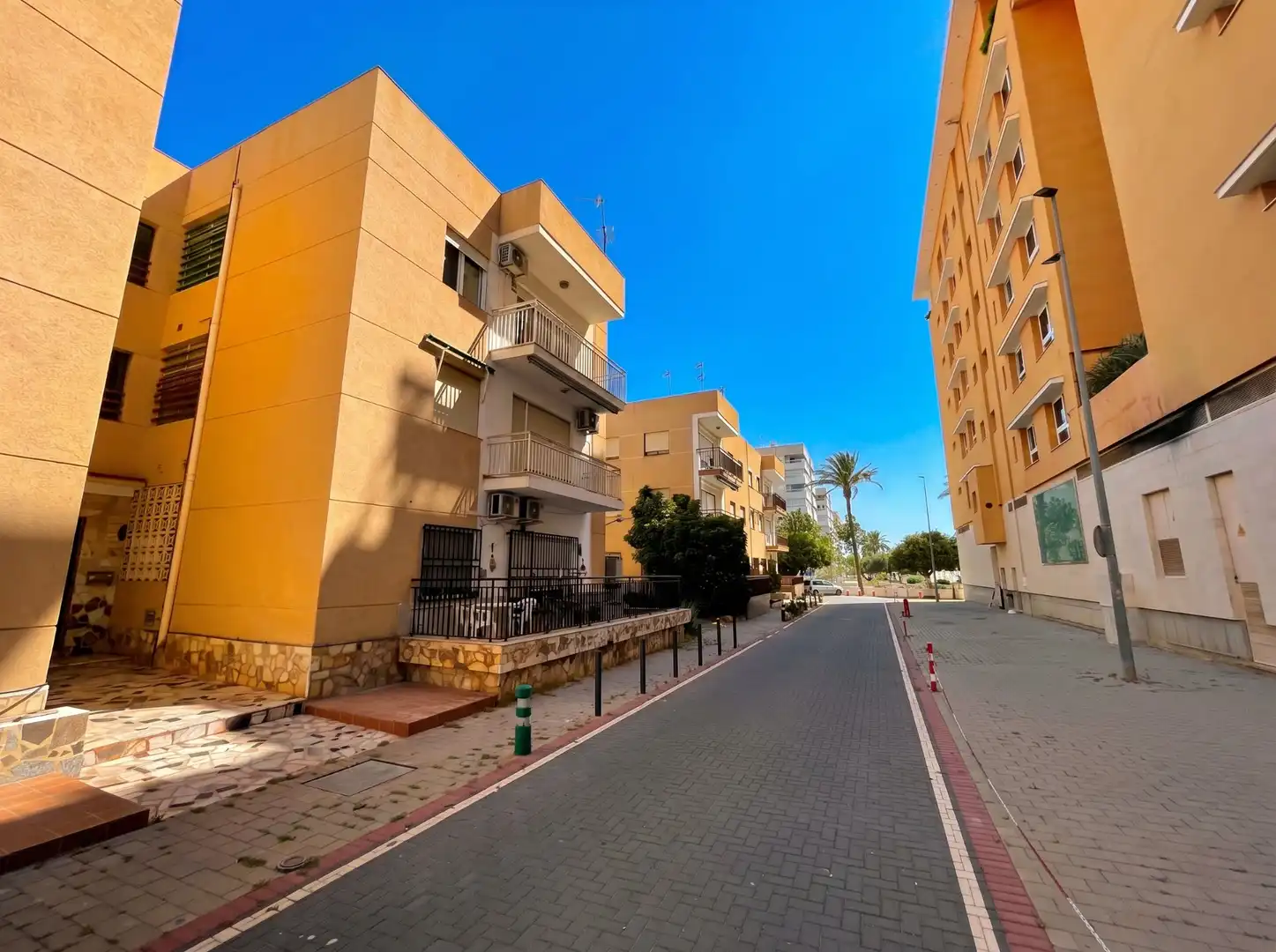 Außenansicht von Wohnung zum Verkauf in Águilas mit Terrasse und Schwimmbad