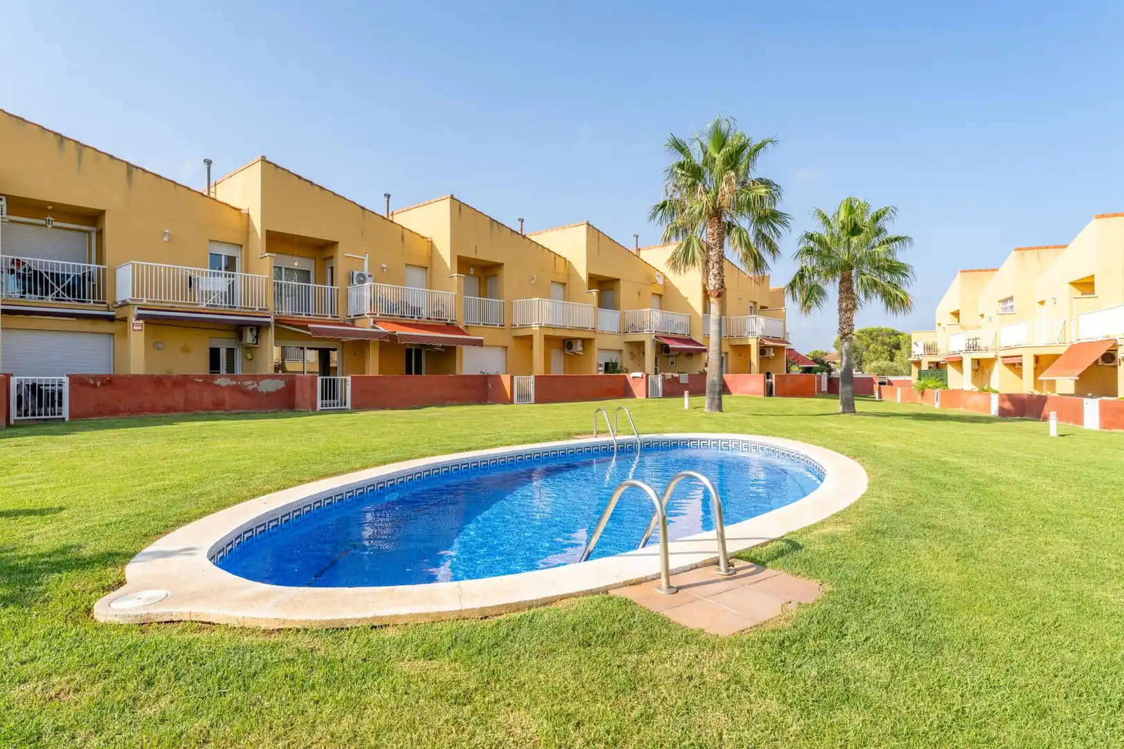 Maison mitoyenne avec piscine à vendre à Verge de Montserrat