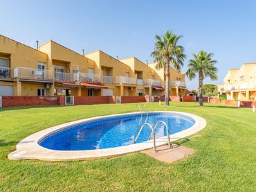 Adossat amb piscina en venda a Verge de Montserrat