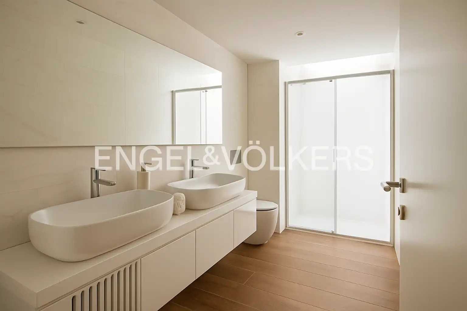 Bathroom of Flat for sale in Valencia  with Air Conditioner, Heating and Terrace