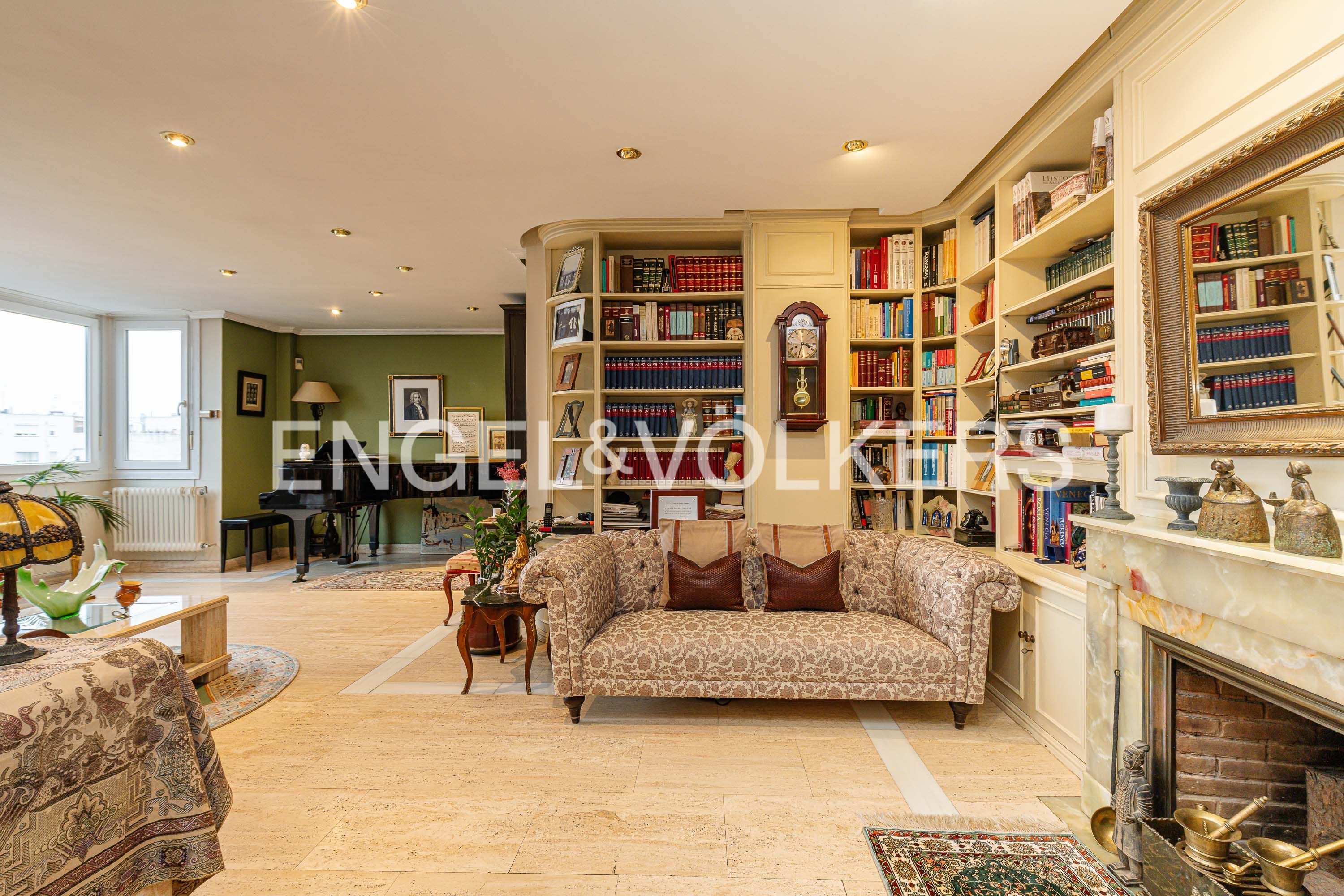 Living room of Apartment for sale in  Madrid Capital  with Air Conditioner, Heating and Terrace