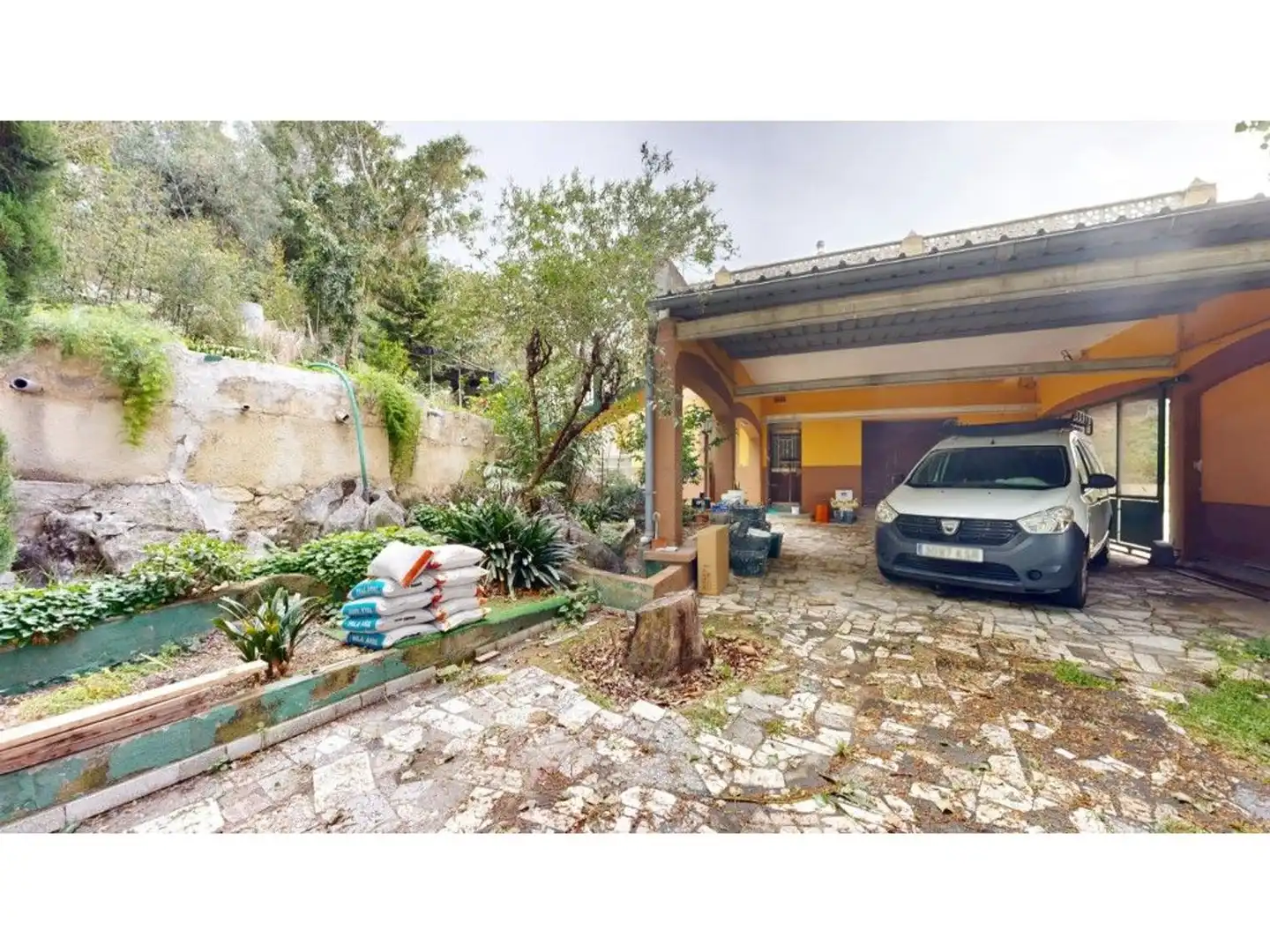 Vista exterior de Casa o xalet en venda en Tavernes de la Valldigna amb Terrassa i Piscina