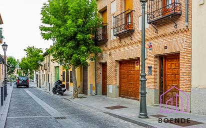 Vista exterior de Casa o xalet en venda en Navalcarnero amb Aire condicionat, Terrassa i Balcó