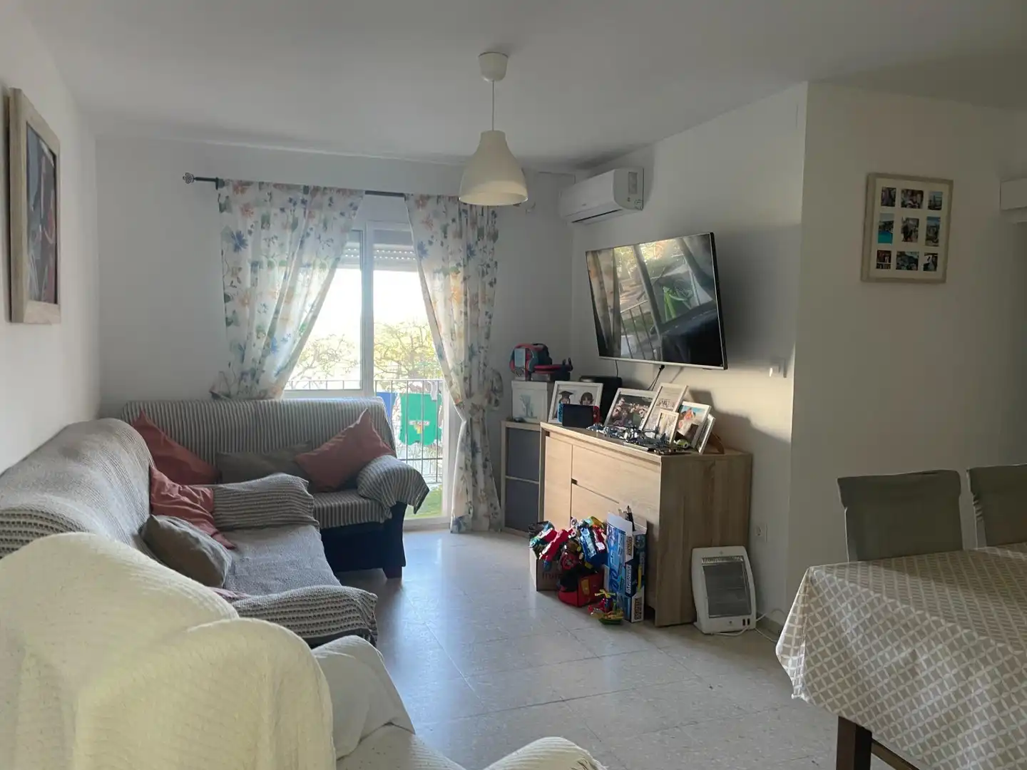 Sala d'estar de Pis en venda en El Puerto de Santa María amb Aire condicionat i Balcó