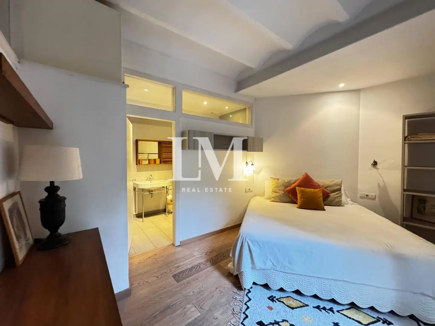 Bedroom of Apartments for rent in Ciutat Vella