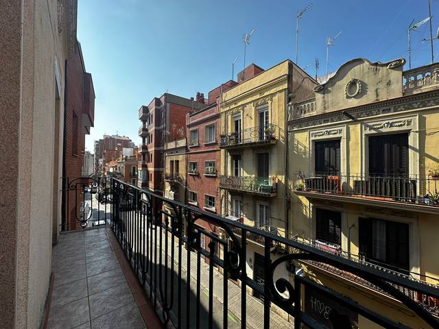Piso en Venta en Calle JAUME ROIG en Sants-Badal