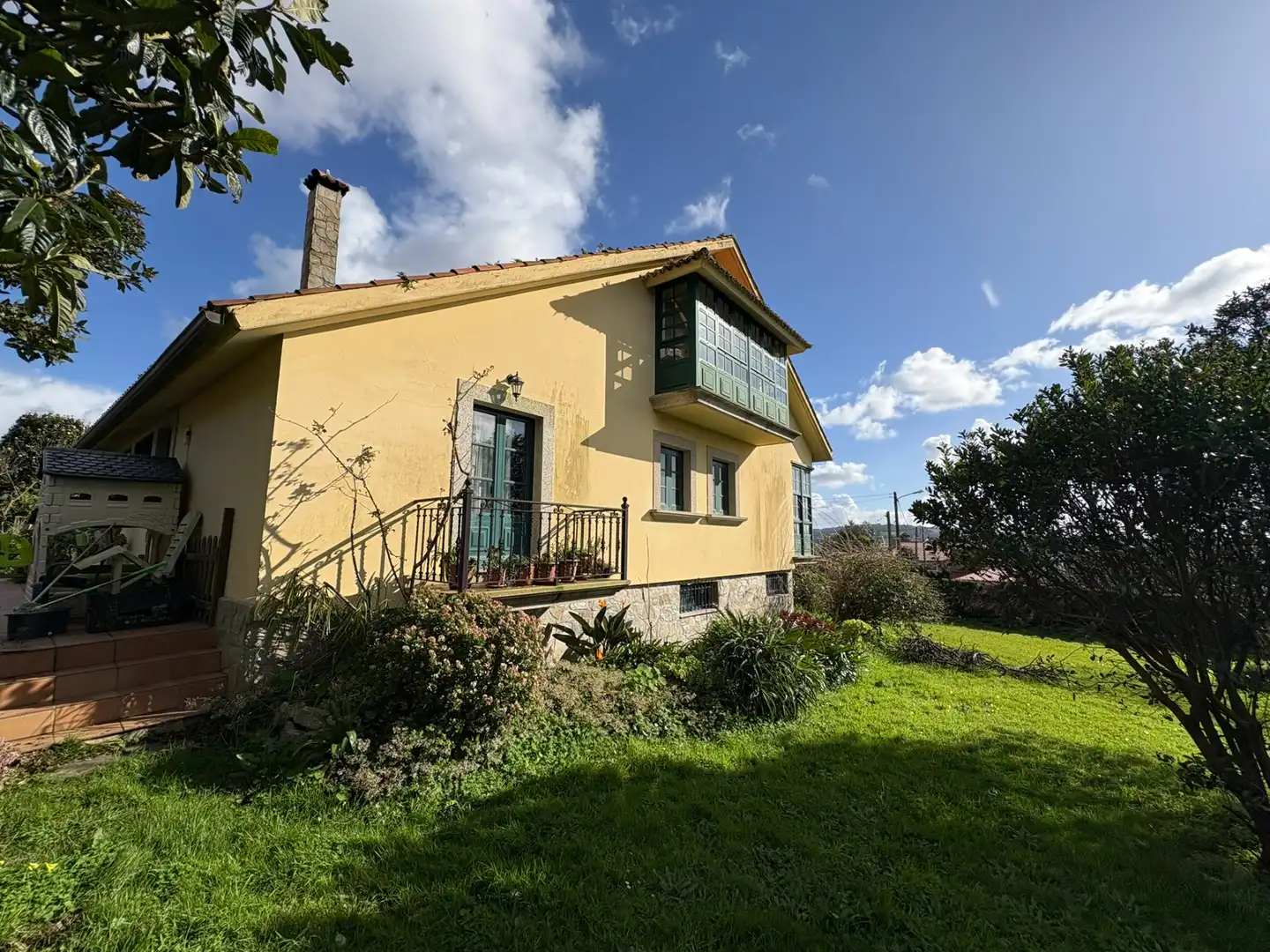 Vista exterior de Casa o chalet en venta en Narón con Calefacción, Jardín privado y Parquet