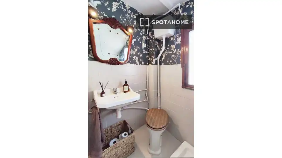 Bathroom of Flat for rent in Bolbaite  with Air Conditioner, Heating and Furnished
