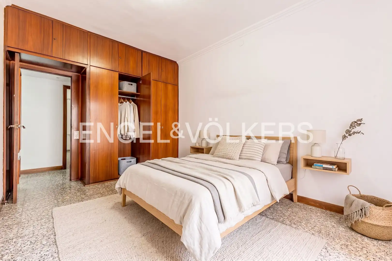 Außenansicht von Wohnung zum Verkauf in Barcelona mit Klimaanlage, Heizung und Terrasse