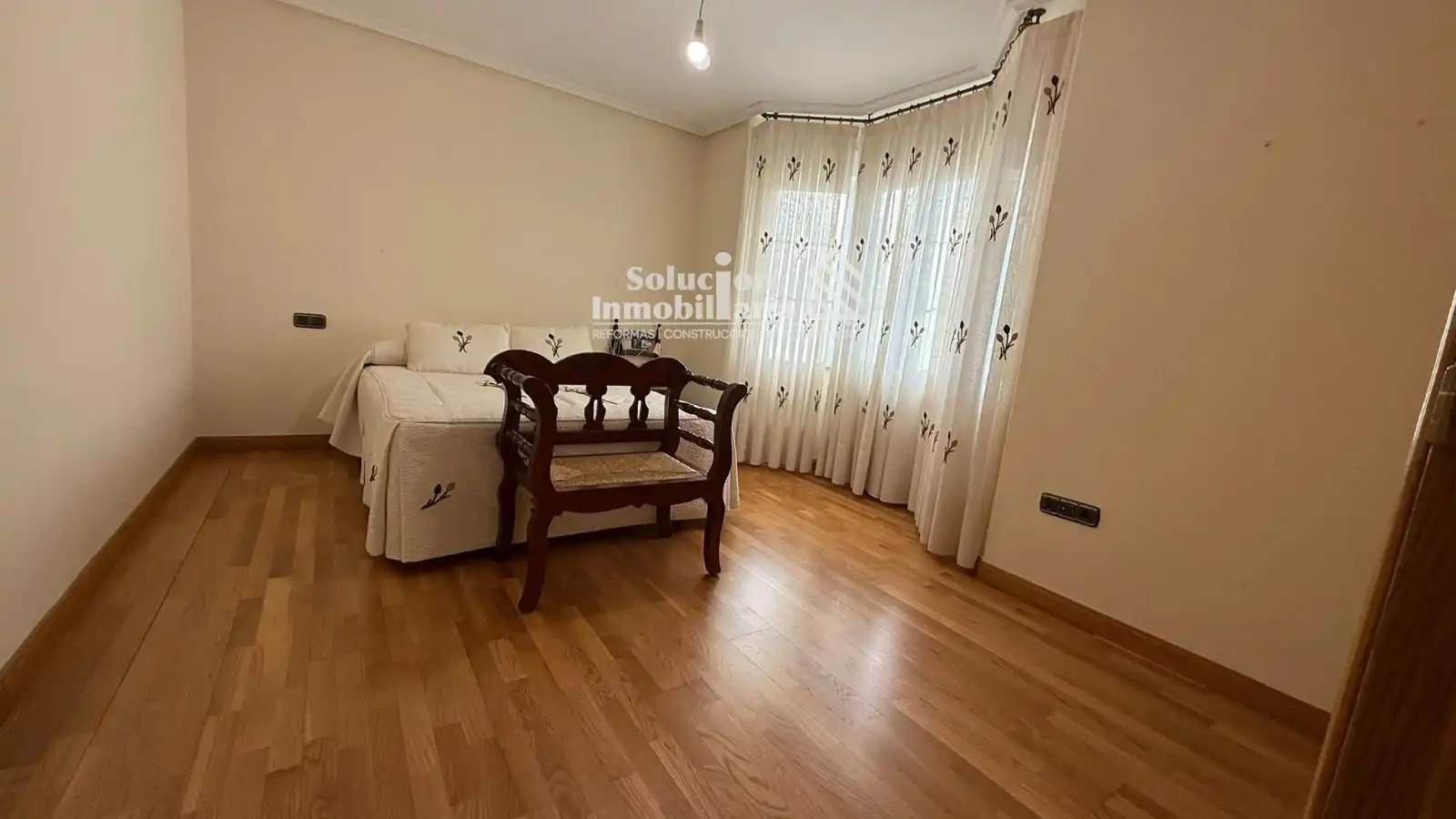 Habitación de Casa adosada en venta en Carrascal de Barregas con Calefacción, Terraza y Amueblado