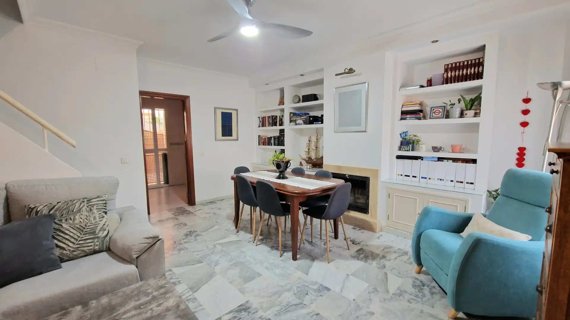 Comedor de Casa adosada en venta en Mairena del Aljarafe con Aire acondicionado