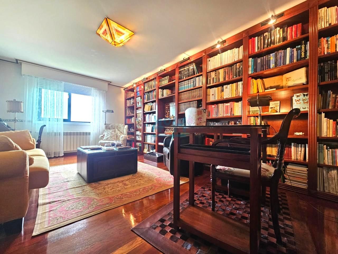 Sala d'estar de Dúplex en venda en Ourense Capital  amb Calefacció, Parquet i Terrassa