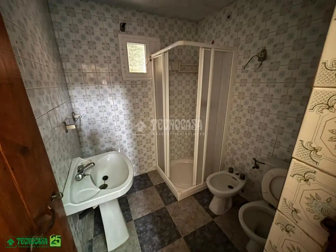 Badezimmer von Einfamilien-Reihenhaus zum Verkauf in Granátula de Calatrava mit Terrasse