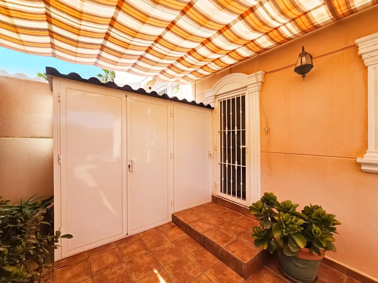 Haus oder Chalet zum Verkauf in Santa Pola mit Klimaanlage, Privatgarten und Terrasse