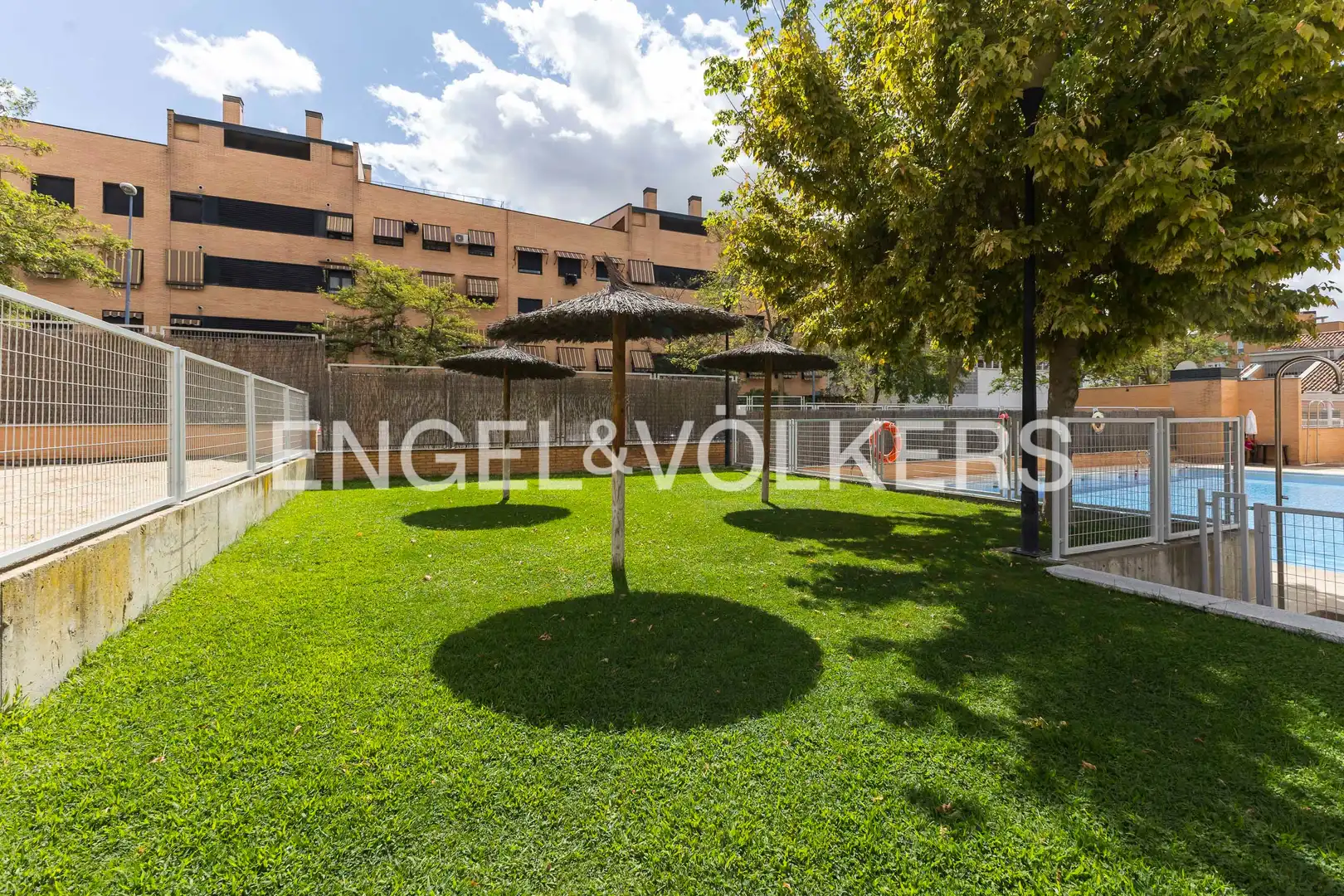Terrassa de Casa adosada en venda en Leganés amb Aire condicionat, Calefacció i Jardí privat