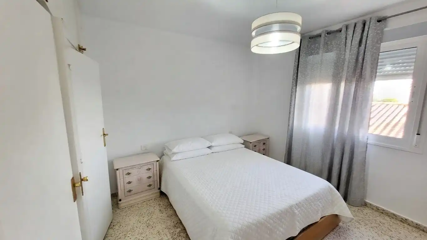 Dormitori de Pis de lloguer en Rincón de la Victoria amb Terrassa, Moblat i Forn