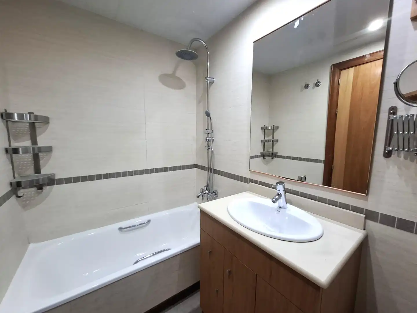 Baño de Dúplex en venta en Olesa de Montserrat con Aire acondicionado, Calefacción y Jardín privado