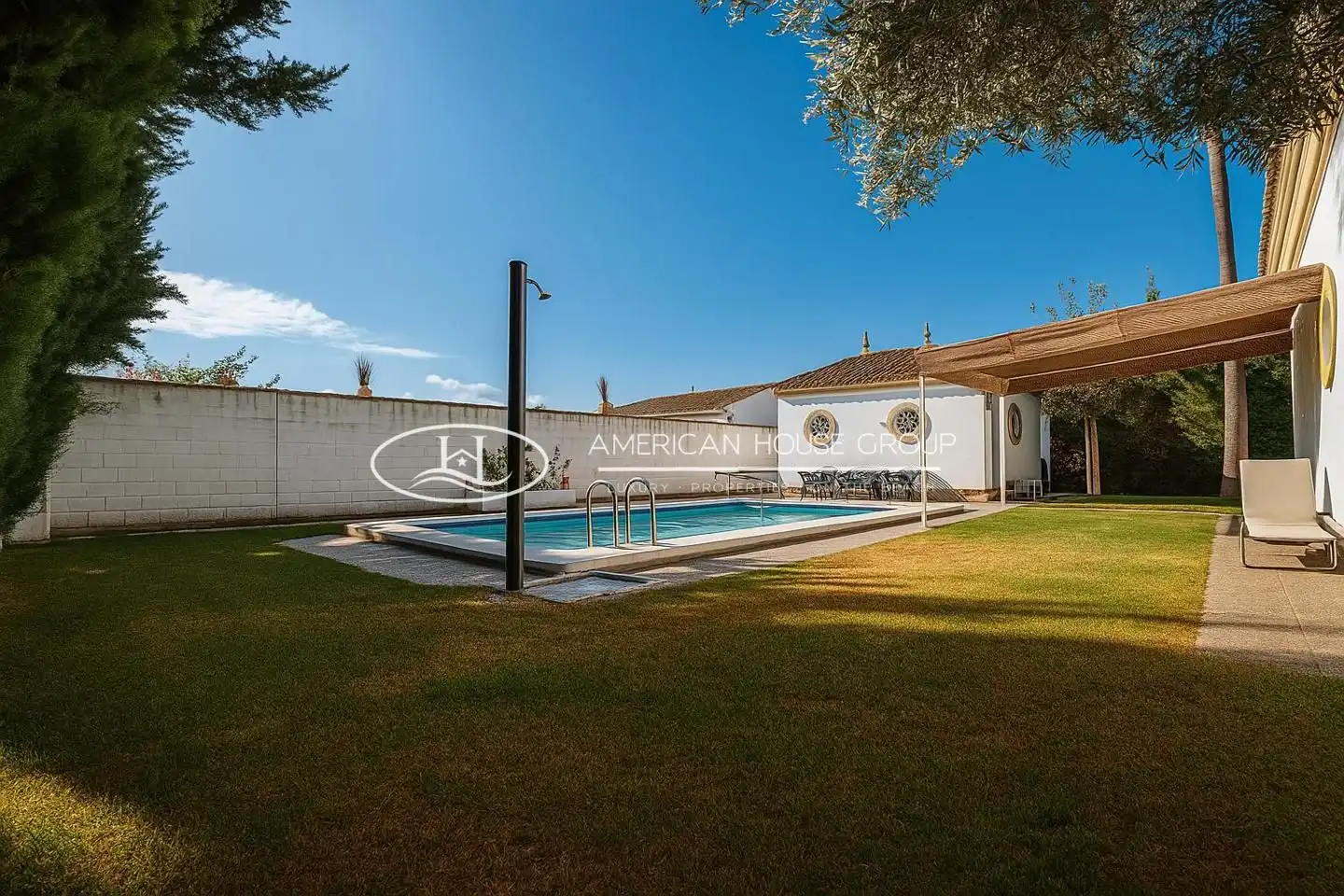Swimming pool of Houses for sale in Chiclana de la Frontera