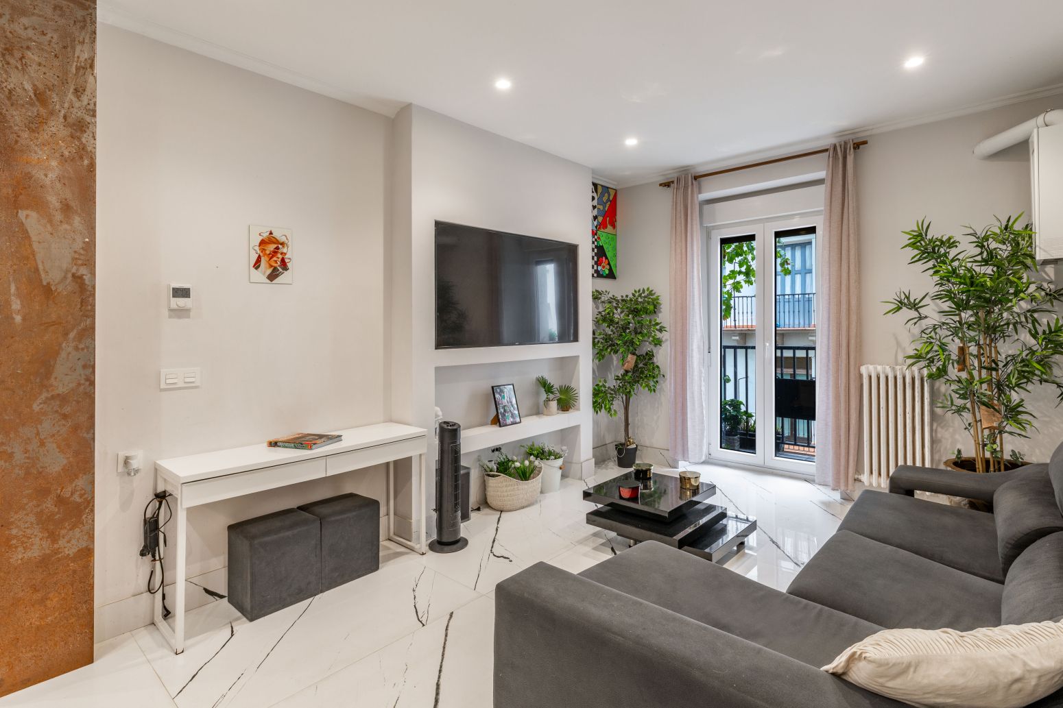Living room of Flat for sale in Donostia - San Sebastián   with Heating, Storage room and Balcony