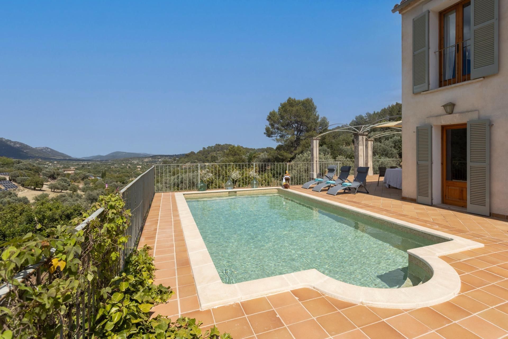Piscina de Finca rústica de lloguer en Selva amb Jardí privat